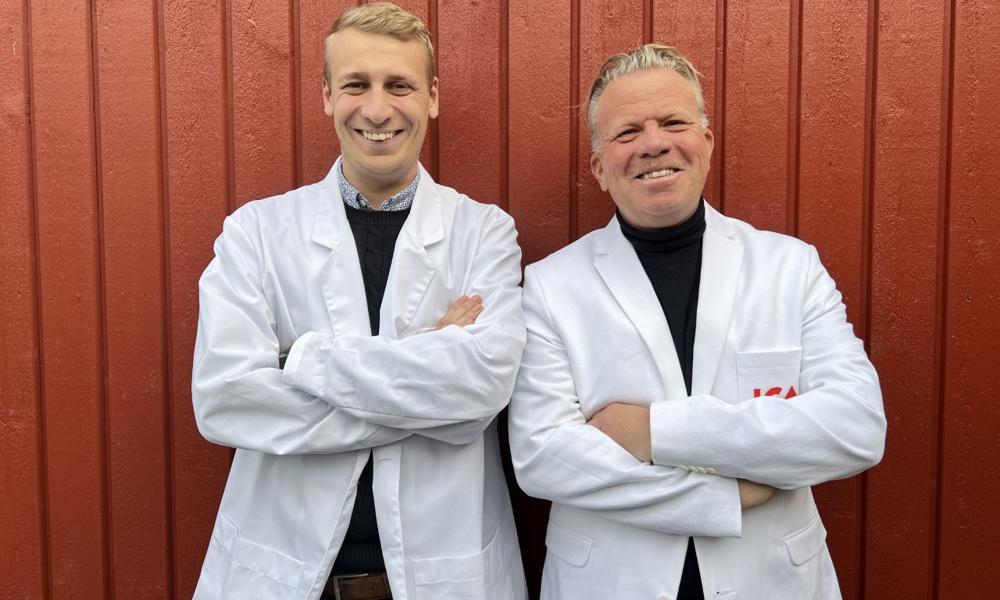 Simon Johansson, vd för Almö livs, och Putte Hermansson, handlare. Simon Johansson, vd för Almö livs, och Putte Hermansson, handlare.