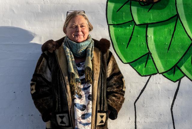 Sabina Moll fra Attrup gav sig selv et gavlmaleri i 60 års fødselsdagsgave.