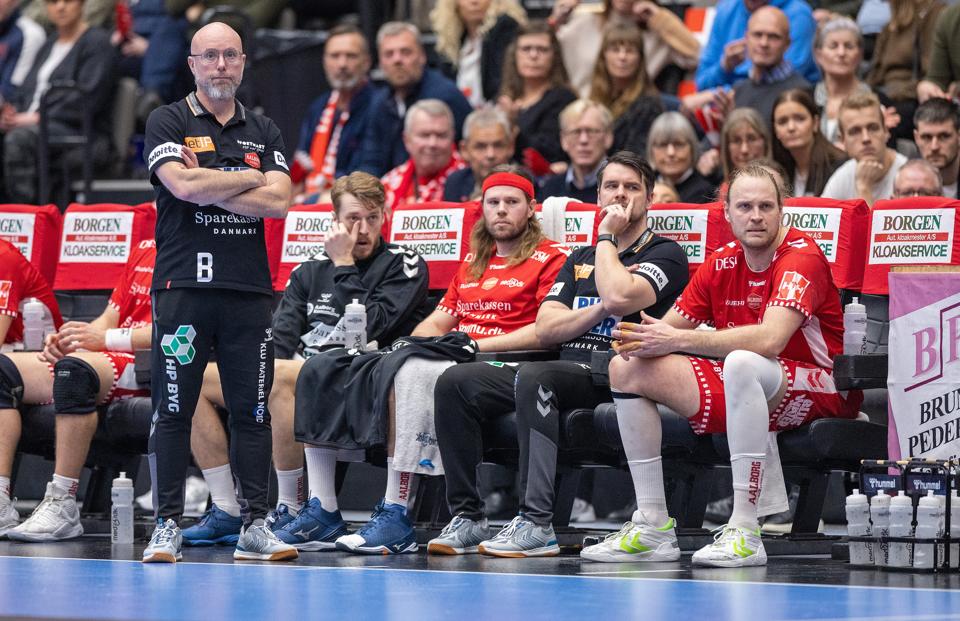Mikkel Hansen var henvist til bænken i størstedelen af søndagens sejr over Skjern, men alligevel blev det til otte mål på ni forsøg. <i>Foto: Bente Poder</i>