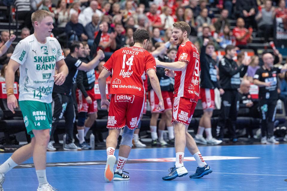 Kristian Bjørnsen og holdkammeraterne kunne juble over en klar sejr over Skjern. <i>Foto: Bente Poder</i>