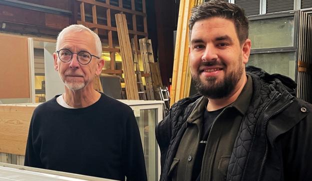 Hans Ulrik Møller (tv.) og Jeppe Kofoed (th.) vil med Upcycling Orangeri skubbe til den grønne omstilling i byggebranchen. <i>Foto: Lise Sastakauskas Østergaard</i>
