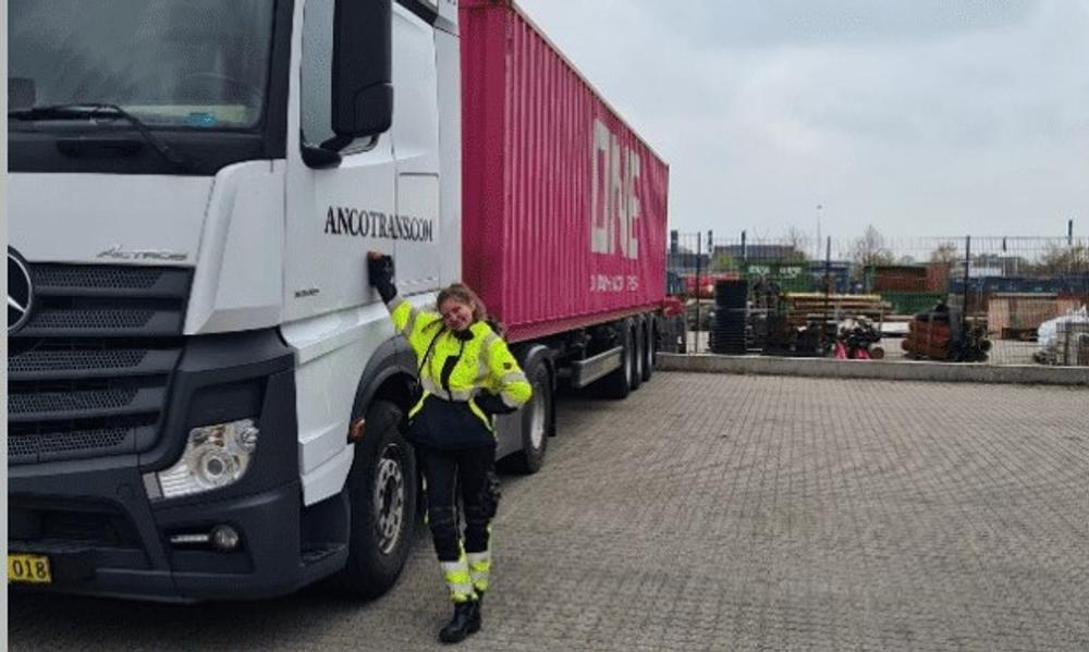 Natascha Sørensen arbejder som chauffør hos AncoTrans. Natascha Sørensen arbejder som chauffør hos AncoTrans.