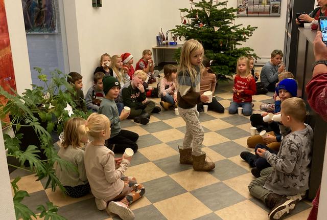 Børnene sikrede igen den rette julestemning i Advokathuset.