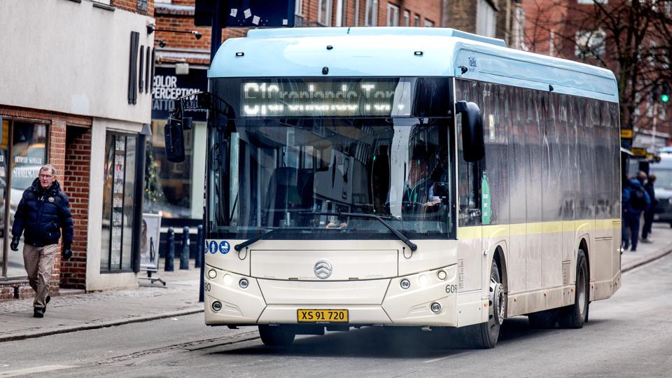 Bybusnettet i Aalborg skal laves om, og nu har et flertal i klima- og miljøudvalget nikket ja til en plan, der har fået mere end 1000 borgere til tasterne <i>Arkivfoto: Torben Hansen</i>