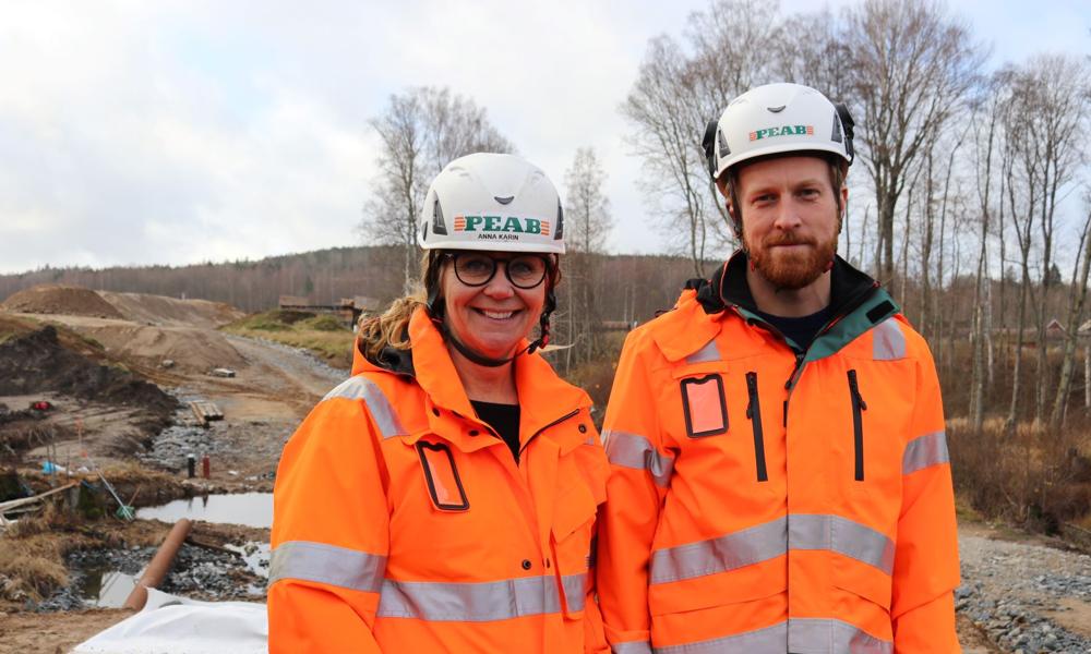 – Hela det här projektet har ett oerhört stort miljöfokus, säger Anna-Karin Ribnert, här med Johan Svensson.