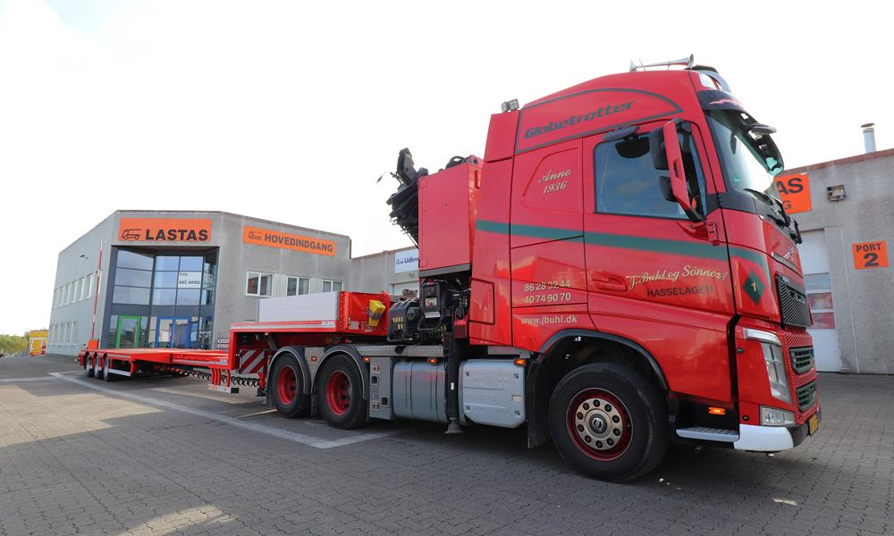 Jens Buhl & Sønners nye 3-akslede Kel-Berg udtrækstrailer. Jens Buhl & Sønners nye 3-akslede Kel-Berg udtrækstrailer.