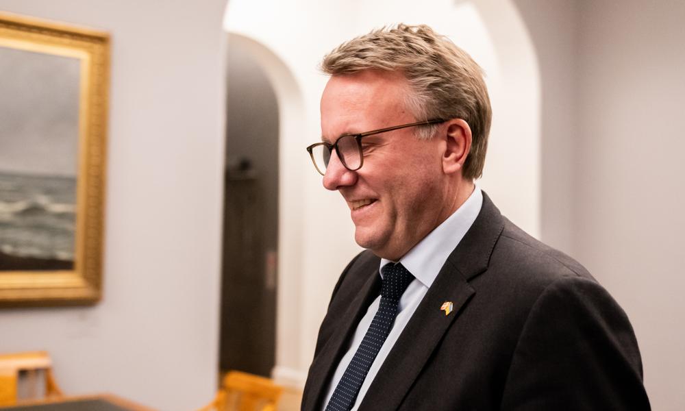 Tidligere forsvarsminister Morten Bødskov (S) bliver Danmarks nye erhvervsminister. Tidligere forsvarsminister Morten Bødskov (S) bliver Danmarks nye erhvervsminister.