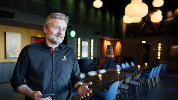 Biografen i Kennedy Arkaden og biografchef Jan Ringtved har fået en større opgradering af kiosk- og foyer-området. <i>Foto: Claus Søndberg</i>