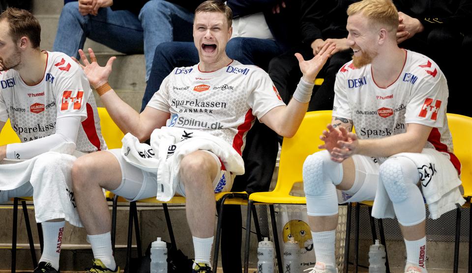 Aron Pálmarsson var i overdådigt spilhumør mod Bjerringbro-Silkeborg. Her hygger han sig med René Antonsen (th.). <i>Foto: Lars Pauli</i>