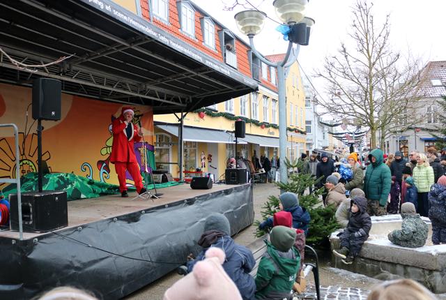 Mek-Peks juleshow tiltrak mange publikummer i alle aldre.