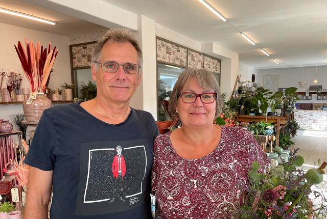 Leo Nysom og Charlotte Norre Larsen vender tilbage til Hadsund, hvor de åbner blomsterforretningen ChaNoLa på Østergade 1, samtidig med at de stadig har butikken i Hobro.