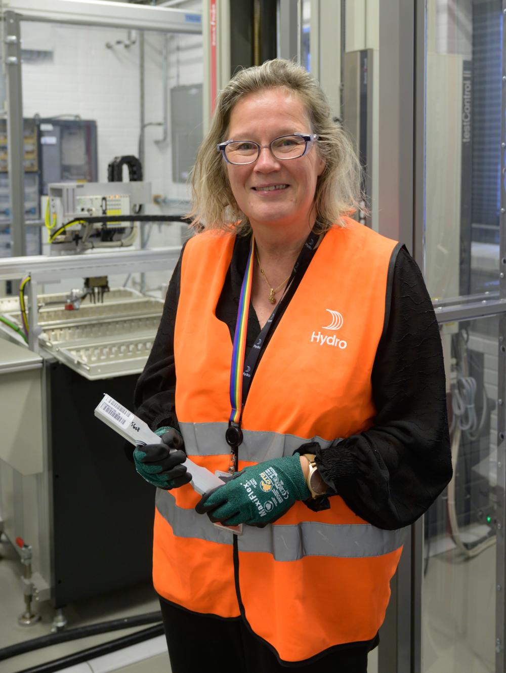 - Vi øger vores produktionskapacitet og vi har en forventning om, at vi kommer til at ansætte flere, siger Mette Boye Sørensen, adm. direktør, Hydro Extrusion Denmark. - Vi øger vores produktionskapacitet og vi har en forventning om, at vi kommer til at ansætte flere, siger Mette Boye Sørensen, adm. direktør, Hydro Extrusion Denmark.