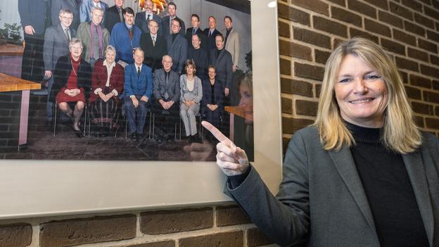 På billedet ses Birgit Hansen som helt ung politiker i det daværende byråd i Sæby Kommune. <i>Foto: Bente Poder</i>