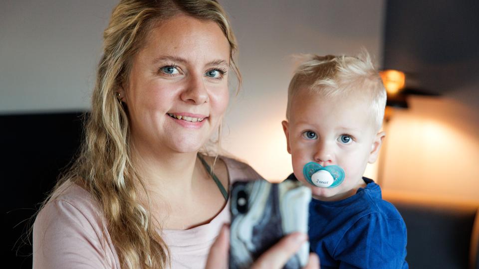 I dag er Jonas på et år heldigvis frisk og frejdig, men hans forældre fik en grim forskrækkelse, da den lille dreng pludselig gik i krampe. <i>Foto: Bo Lehm</i>