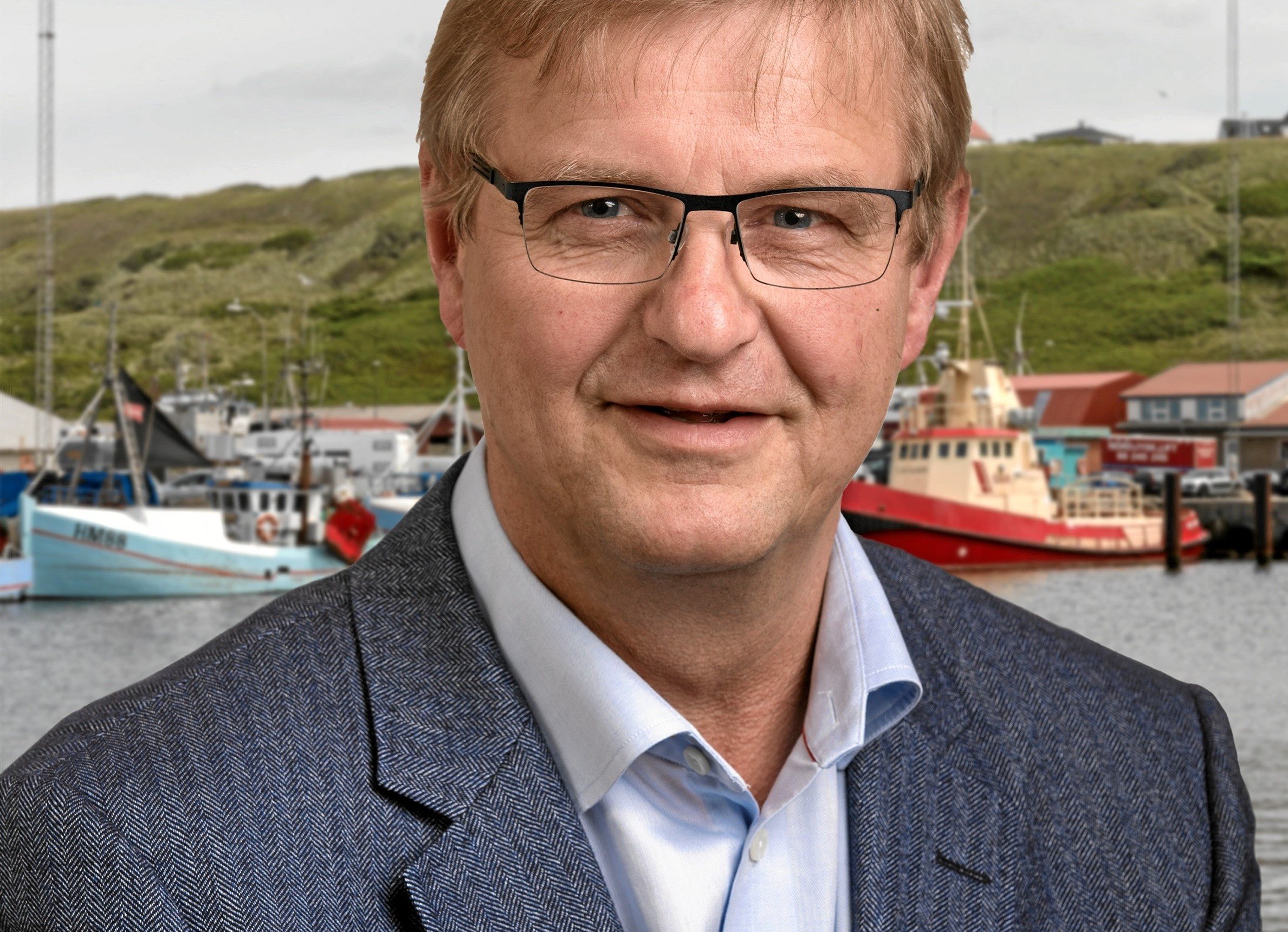 Julebombe: Veteran forlader politik med en sviner til embedsværket