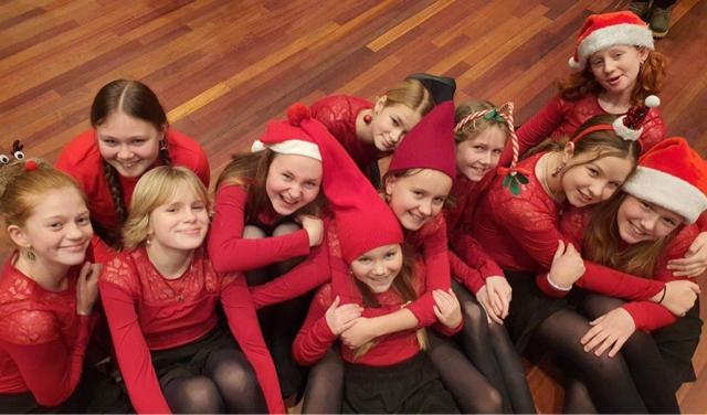 Nordjysk Pigekors Juniorkor ved julekoncert i Aalborg Kongres & Kultur Center, december 2022