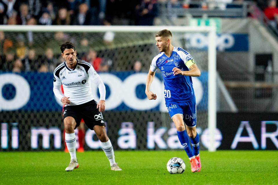 Anton Salétros (th.) spillede sin sidste kamp for Sarpsborg, da det blev til en 3-2-sejr over Rosenborg i sæsonens sidste kamp. <i>Arkivfoto: Ole Martin Wold/NTB/Ritzau Scanpix</i>