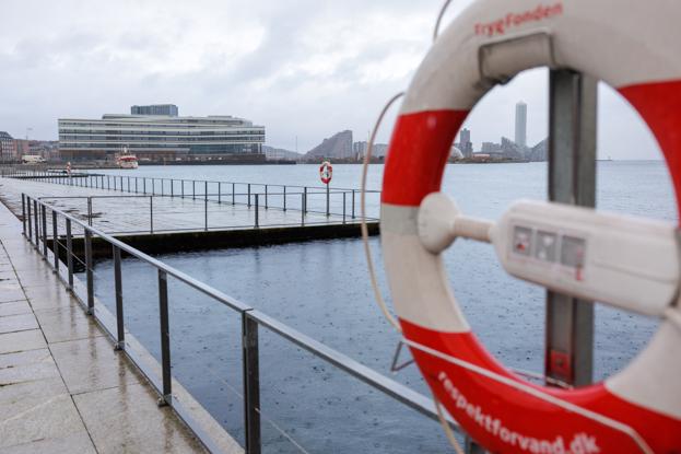I Aarhus er der brugt millioner på at opsætte hegn på dele af havnefronten <i>Arkivfoto: Henrik Bo</i>