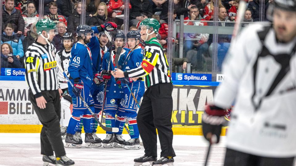 Frederikshavn White Hawks vandt 2-1 over Aalborg Pirates i den første af to nytårskampe mellem de nordjyske mandskaber. <i>Foto: Bente Poder</i>