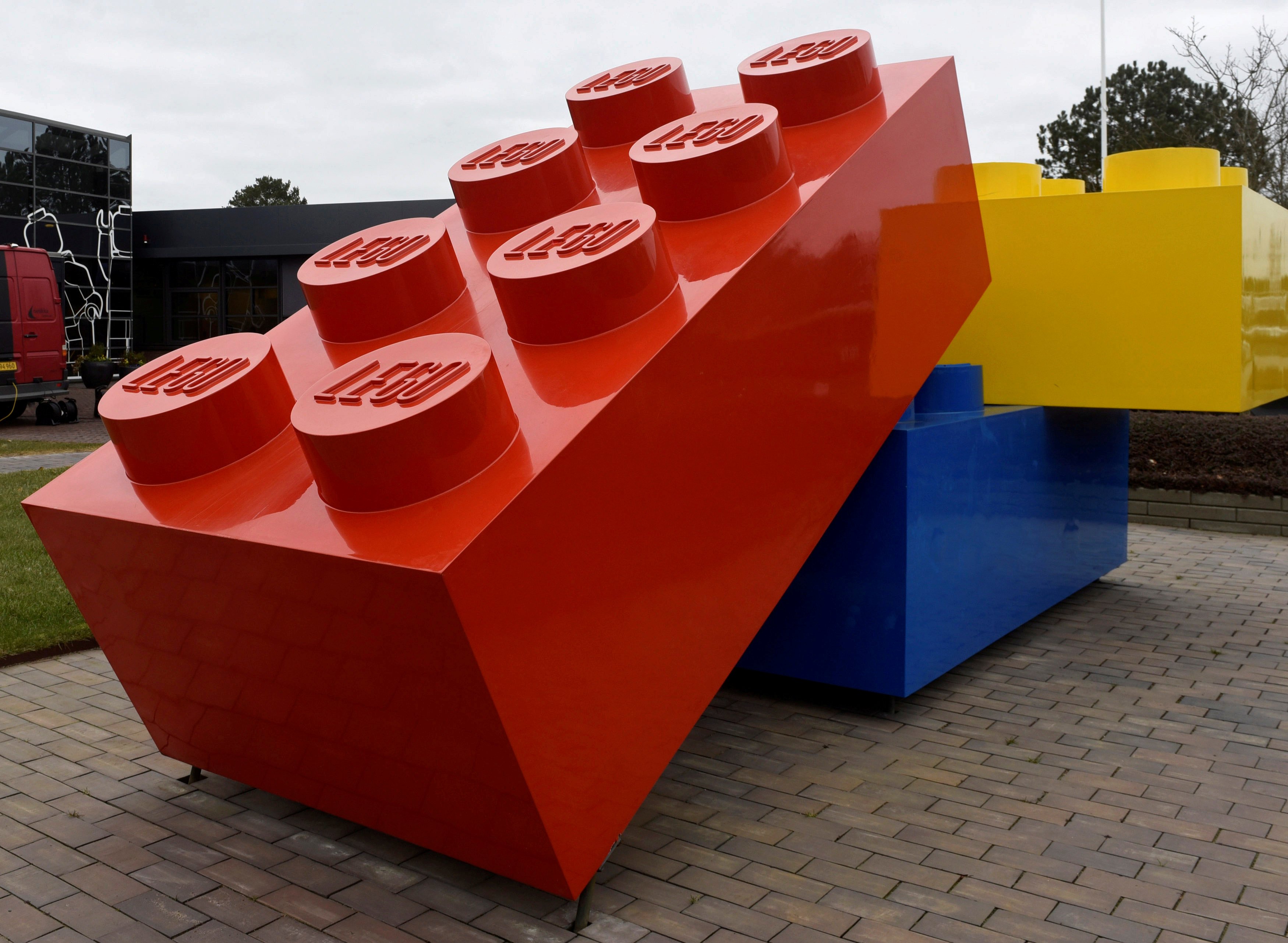 Fejl skovl Ikke nok Lego bygger tredje kæmpe campus
