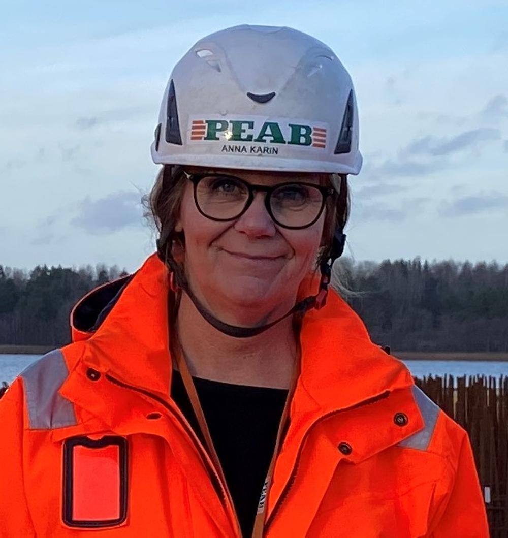 Enligt Anna-Karin Ribnert är det en styrka att Peab nästan enbart har interna bolag på plats för såväl grundläggning, betong, marin och anläggning.