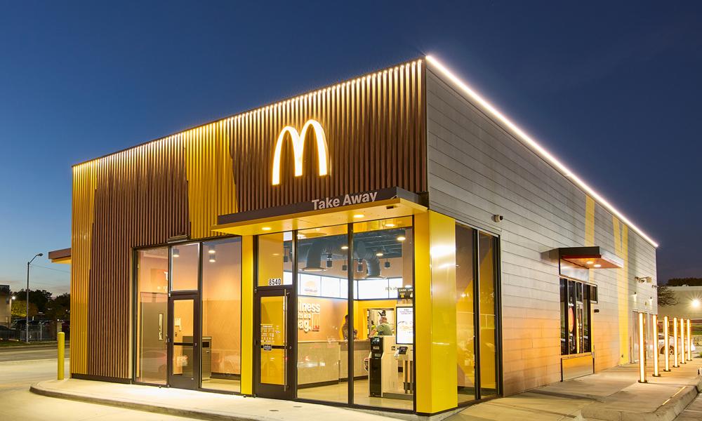 McDonald's nya automatiserade drive thru-restaurang testas i White Settlement, Texas.