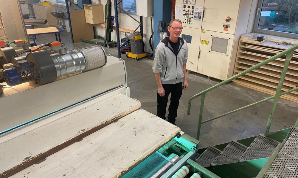 – Ofte bliver vi som ledelse slet ikke involveret, fordi Jørn tager ansvar for fabrikken, som var det hans egen. Det har jeg det som leder rigtig godt med, fordi jeg ved, at Jørn er enormt kvalitetsbevidst, ansvarlig og loyal, lyder skudsmålet fra Jørn Iversens nærmeste leder, Martin Juul Hounsgaard. – Ofte bliver vi som ledelse slet ikke involveret, fordi Jørn tager ansvar for fabrikken, som var det hans egen. Det har jeg det som leder rigtig godt med, fordi jeg ved, at Jørn er enormt kvalitetsbevidst, ansvarlig og loyal, lyder skudsmålet fra Jørn Iversens nærmeste leder, Martin Juul Hounsgaard.