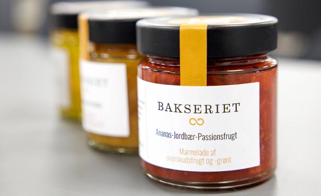 - Jeg laver ikke blot marmelade - jeg kalder det gourmetmarmelade, siger Inge Bak Nielsen om sine produkter. <i>Foto: Bo Lehm</i>