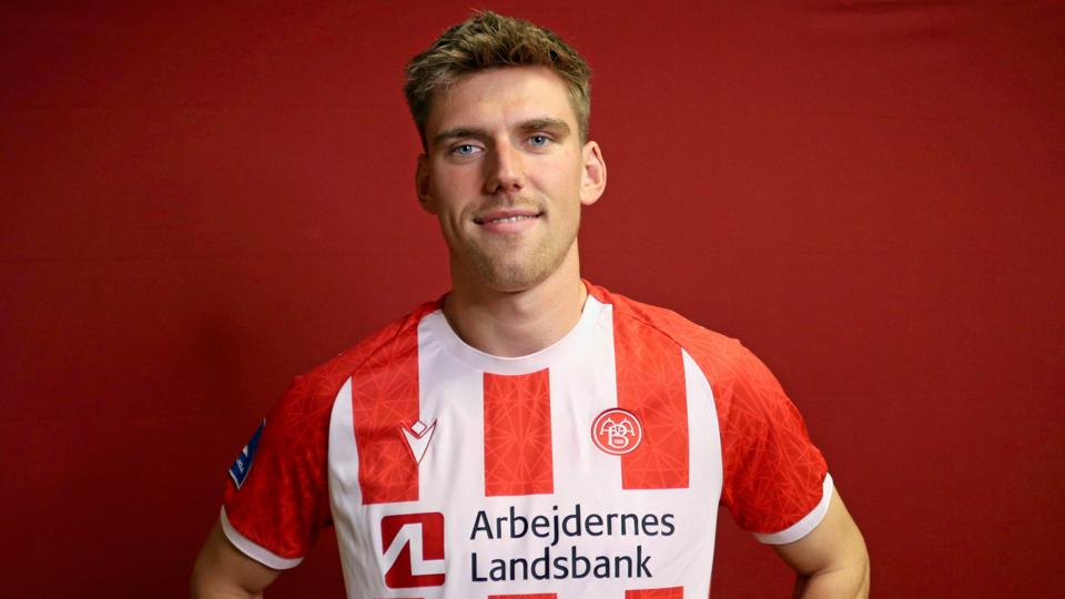 AaB præsenterede mandag Kasper Jørensen som ny spiller. <i>Foto: AaB</i>