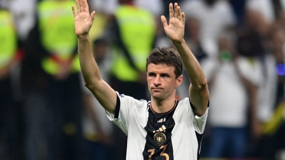 Det blev tolket som et farvel til landsholdet, da Thomas Müller gav interview efter Tysklands VM-exit i Qatar, men nu erklærer han sig klar til at forsætte. (Arkivfoto). <i>Annegret Hilse/Reuters</i>