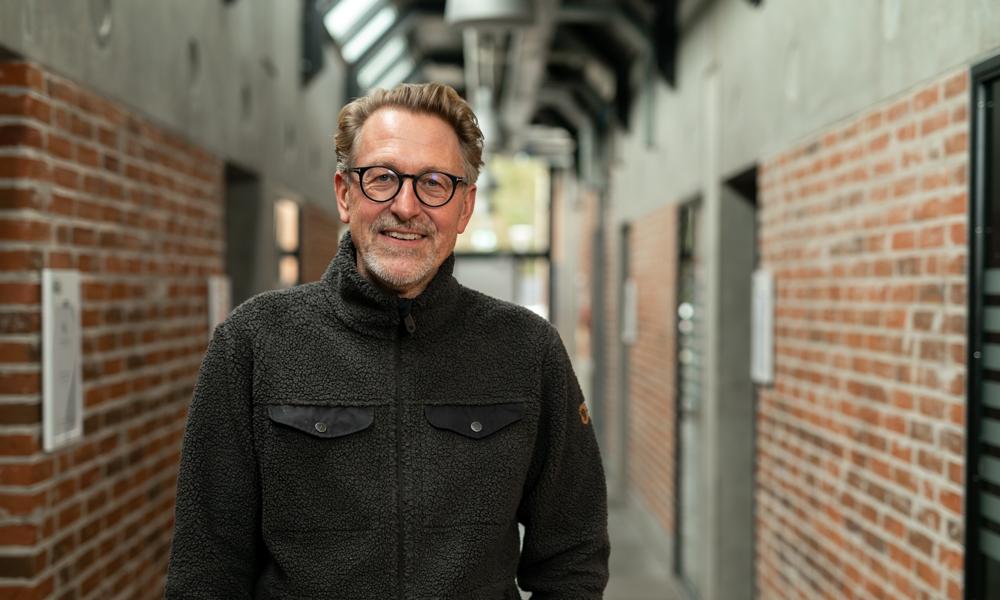 Per Nikolaj Bukh, ph.d. og professor i økonomistyring ved Aalborg Universitet, har en omfattende erfaring med strategi og styring og har medvirket ved implementeringen af økonomiske styringsmodeller i en lang række offentlige og private virksomheder.
Per Nikolaj Bukh, ph.d. og professor i økonomistyring ved Aalborg Universitet, har en omfattende erfaring med strategi og styring og har medvirket ved implementeringen af økonomiske styringsmodeller i en lang række offentlige og private virksomheder.