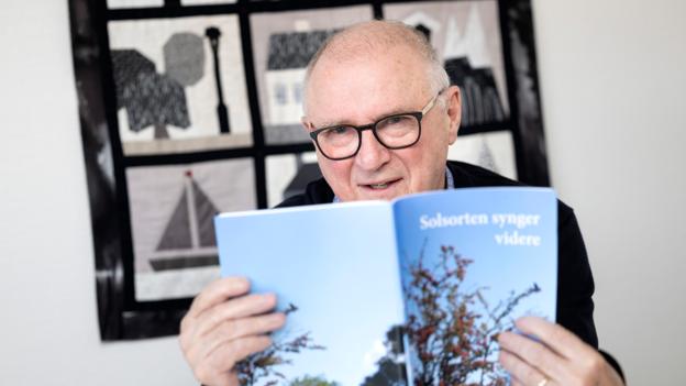 Blandt de ting, der har skabt indtægter til foreningen er Poul Erik Jensens bog "Solsorten synger videre" om hans oplevelser med sorg, og hvordan han prøver at bruge den på en god måde. <i>Foto: Claus Søndberg</i>
