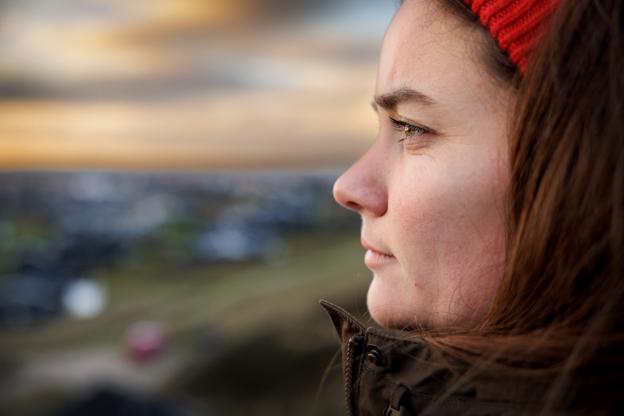 - Der er et mærkeligt mismatch mellem den måde, vi bliver omtalt på, og det liv, vi lever. I mange værker er vi blevet reduceret til en kulisse, siger instruktøren, der taler om vendelboerne, når hun taler om "vi". <i>Foto: Torben Hansen</i>