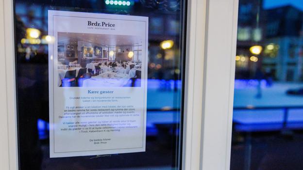 Opslaget på restaurantens dør, der fortæller, at restauranten ikke åbner som planlagt i januar. <i>Foto: Henrik Bo</i>