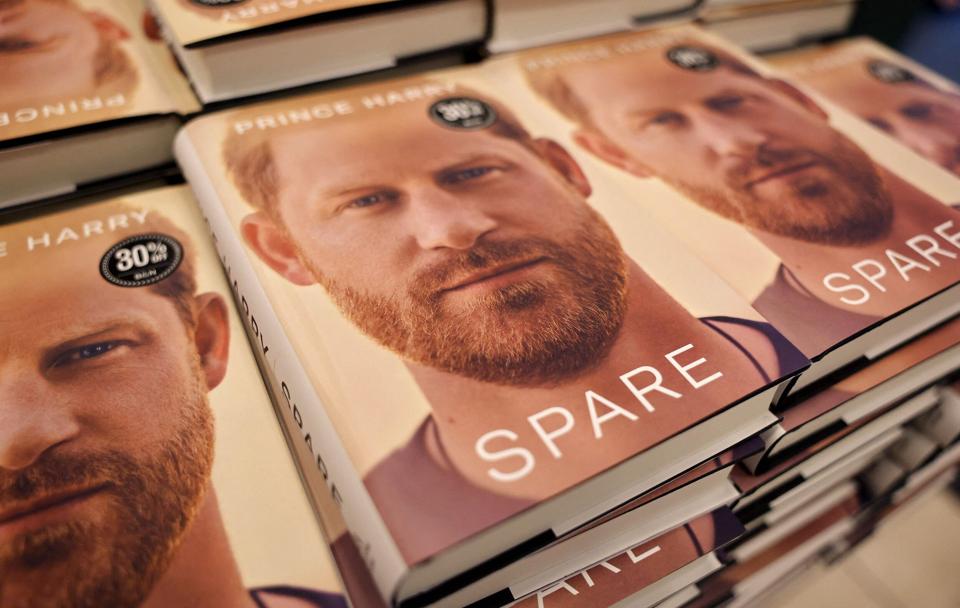 Erindringsbogen "Spare", på dansk "Reserven", som er skrevet af prins Harry, udkom tirsdag i danske og internationale boghandlere. <i>Scott Olson/Ritzau Scanpix</i>