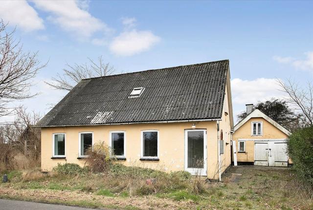To af de billigste huse lige her i starten af 2023 ligger i Nordjylland - her på Plesnersvej i Arentsminde.