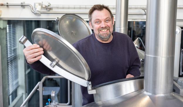 Niels Thomsen har siden januar 2022 har været brygmester på Bryghuset Vendia. Frem til 2019 stod han i spidsen for Løkken Bryghus, og desuden har han en fortid på Randers Bryghus. <i>Foto: Bente Poder</i>