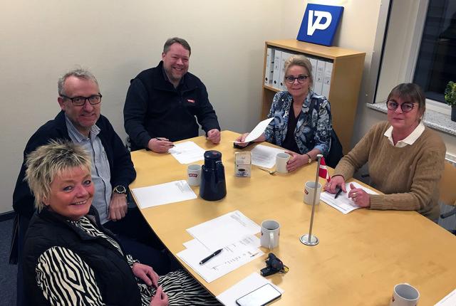 Dronninglund Handels bestyrelse har holdt planlægningsmøde. Det er fra venstre Ann Frydenlund (Nicoline), Flemming Dalgaard (SuperBrugsen), Anders Dige (MENY), Helle Sørensen (Skoringen), Mette Bundgaard (Imerco).
