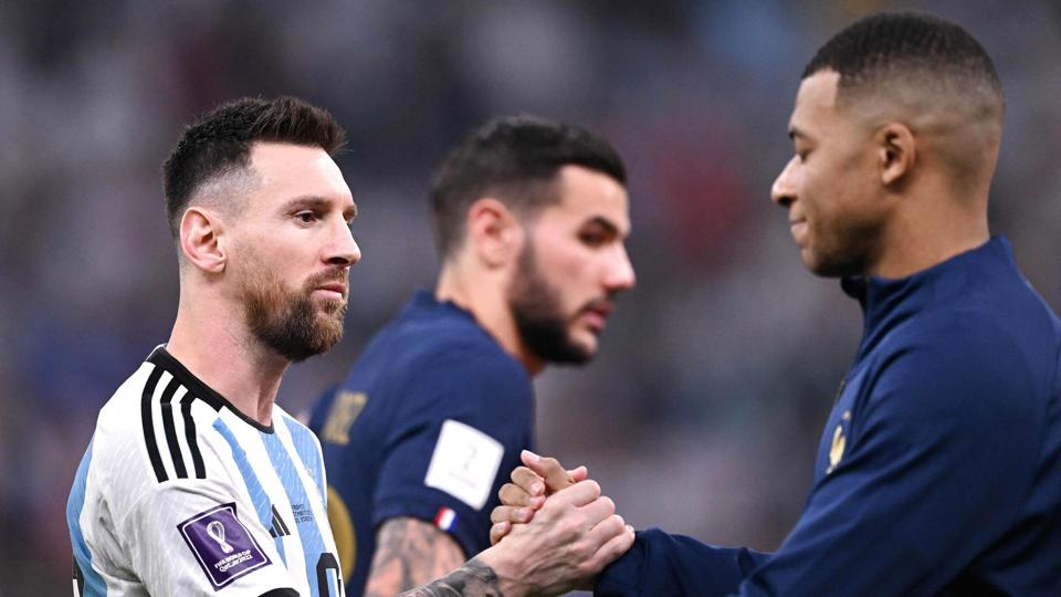 Lionel Messi og Kylian Mbappé strålede som henholdsvis bedste spiller og topscorer ved VM, og begge er nu med i opløbet om at vinde Fifas The Best-pris. (Arkivfoto). <i>Kirill Kudryavtsev/Ritzau Scanpix</i>