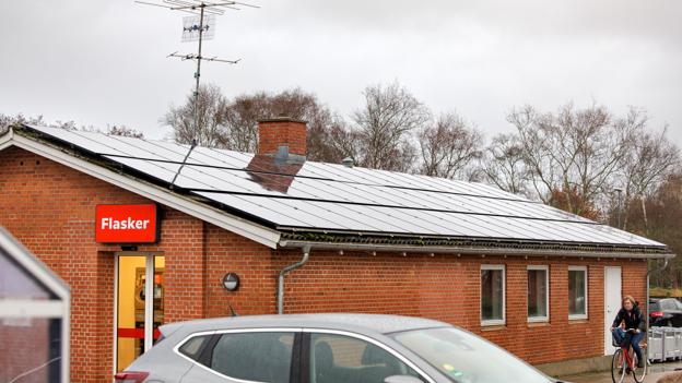 Solcelleanlægget på taget er på 50 kW, nu bliver det udbygget med yderligere 18 kW. <i>Foto: Bo Lehm</i>