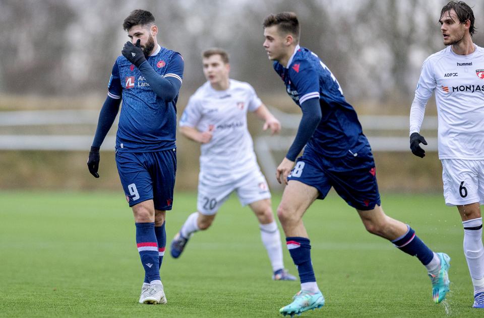 Testkampen 13. januar mod FC Fredericia blev formentlig Milan Makaric' (tv.) sidste optræden i AaB-trøjen. <i>Arkivfoto: Lars Pauli</i>