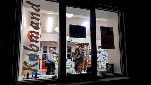 Der skal kun få justeringer til, at fremtiden tegner lys for byens butik. Hver hustand skal blot handle dagligvarer for 100 mere om måneden, desuden er der behov for yderligere et par frivillige og endelig at kommunen benytter stedet til at hjælpe borgere, som står udenfor arbejdsmarkedet. <i>Foto: Lars Pauli</i>