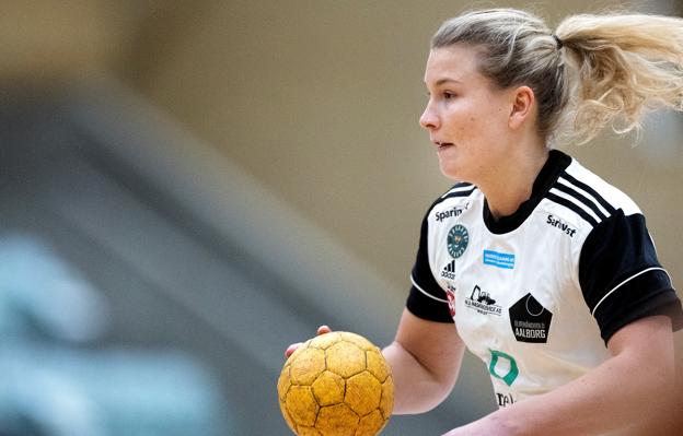 Mette Brandt stoler på, at EH Aalborg får styr på økonomien. Sportsligt kører det i olie for 1. divisionsklubben. <i>Foto: Lars Pauli</i>