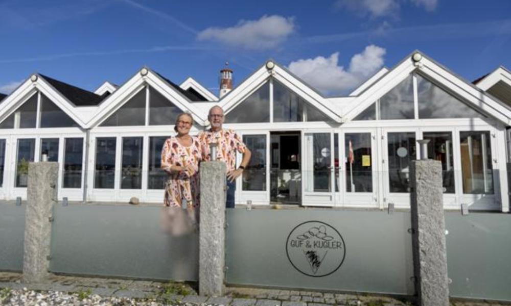 Guf & Kugler købte i efteråret 2019 den 500 kvadratmeter store bygning på Bryggen i Nibe, hvor der er både isbutik, køkken og café. Guf & Kugler købte i efteråret 2019 den 500 kvadratmeter store bygning på Bryggen i Nibe, hvor der er både isbutik, køkken og café.