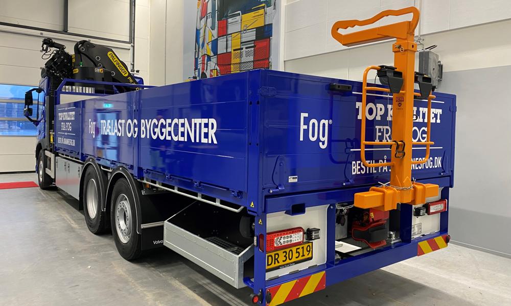 Johannes Fogs nye Volvo FM 6x2 opbygget med trælastlad og Palfinger PK 27002 kran. Johannes Fogs nye Volvo FM 6x2 opbygget med trælastlad og Palfinger PK 27002 kran.