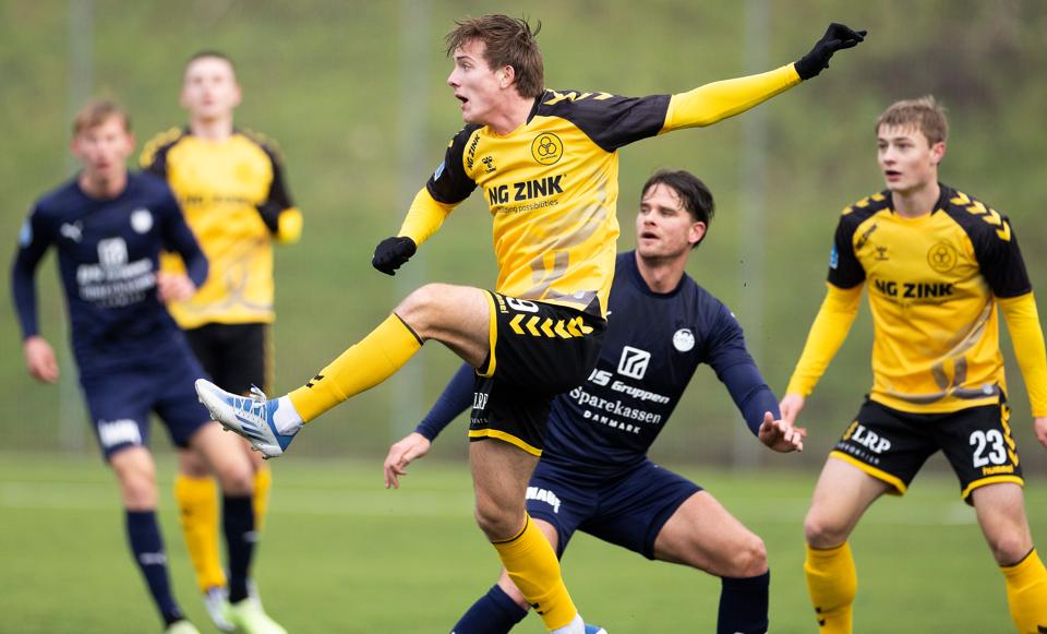 Marcus Hannesbo står i den prekære situation, at han skal forsøge at sikre AC Horsens en sæson mere i Superligaen, hvilket kan ende med at gå ud over AaB, som han er ejet af. <i>Foto: Claus Søndberg</i>