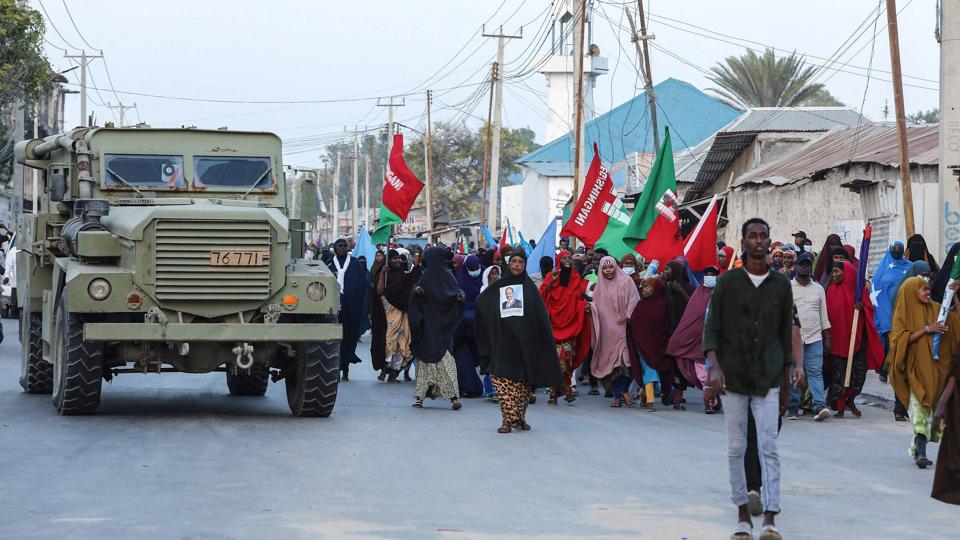 Torsdag i sidste uge blev der afholdt demonstrationer mod al-Shabaab i Somalias hovedstad, Mogadishu. Mandag generobrede regeringsstyrker to byer. <i>Hassan Ali Elmi/Ritzau Scanpix</i>