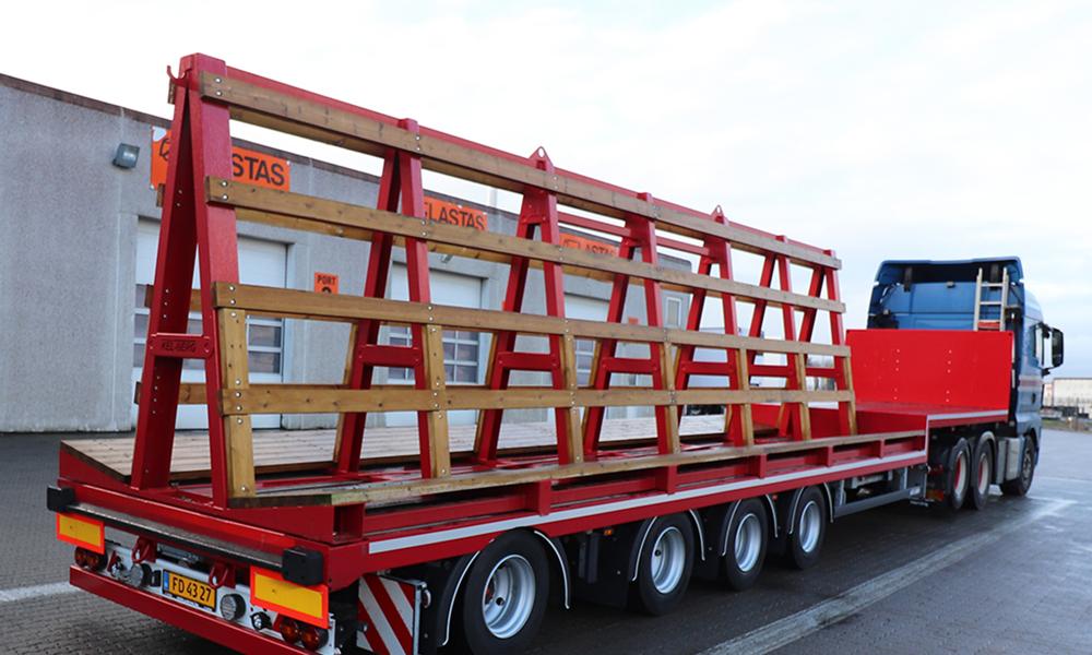 Thomas Thomsens seneste trailer er denne 4-akslede elementtrailer fra Kel-Berg. Thomas Thomsens seneste trailer er denne 4-akslede elementtrailer fra Kel-Berg.