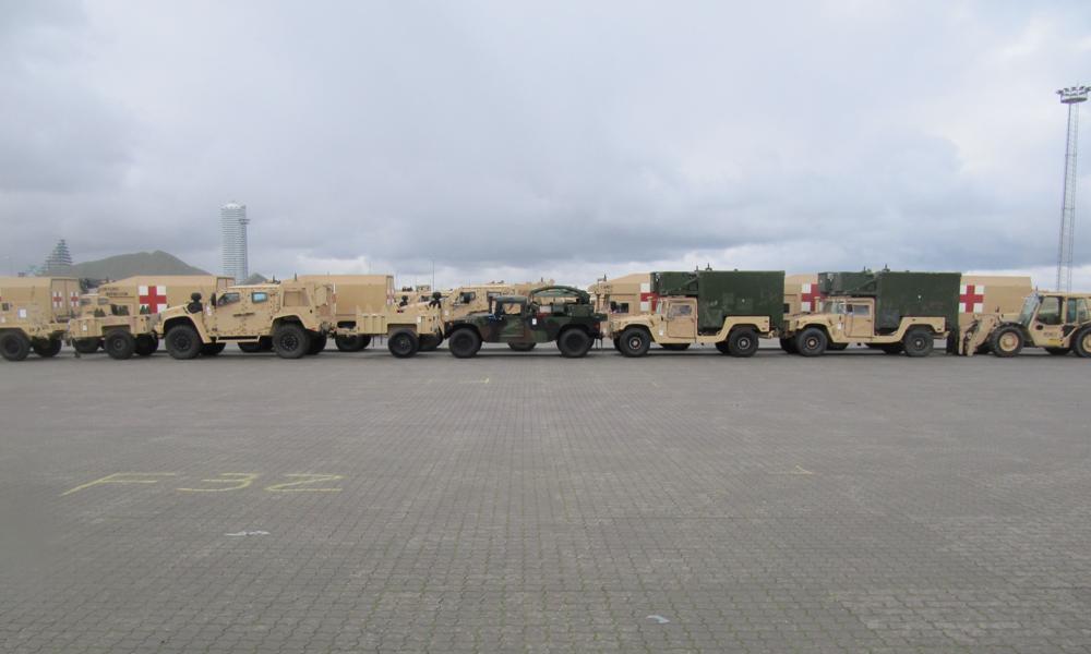 I alt er der kommet 600 stykker materiel i form af forskellige typer køretøjer, kampvogne og containere med udstyr