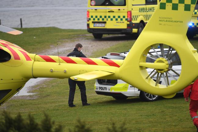 En kvinde blev reddet op af det kolde vand i Mariagerfjord.
